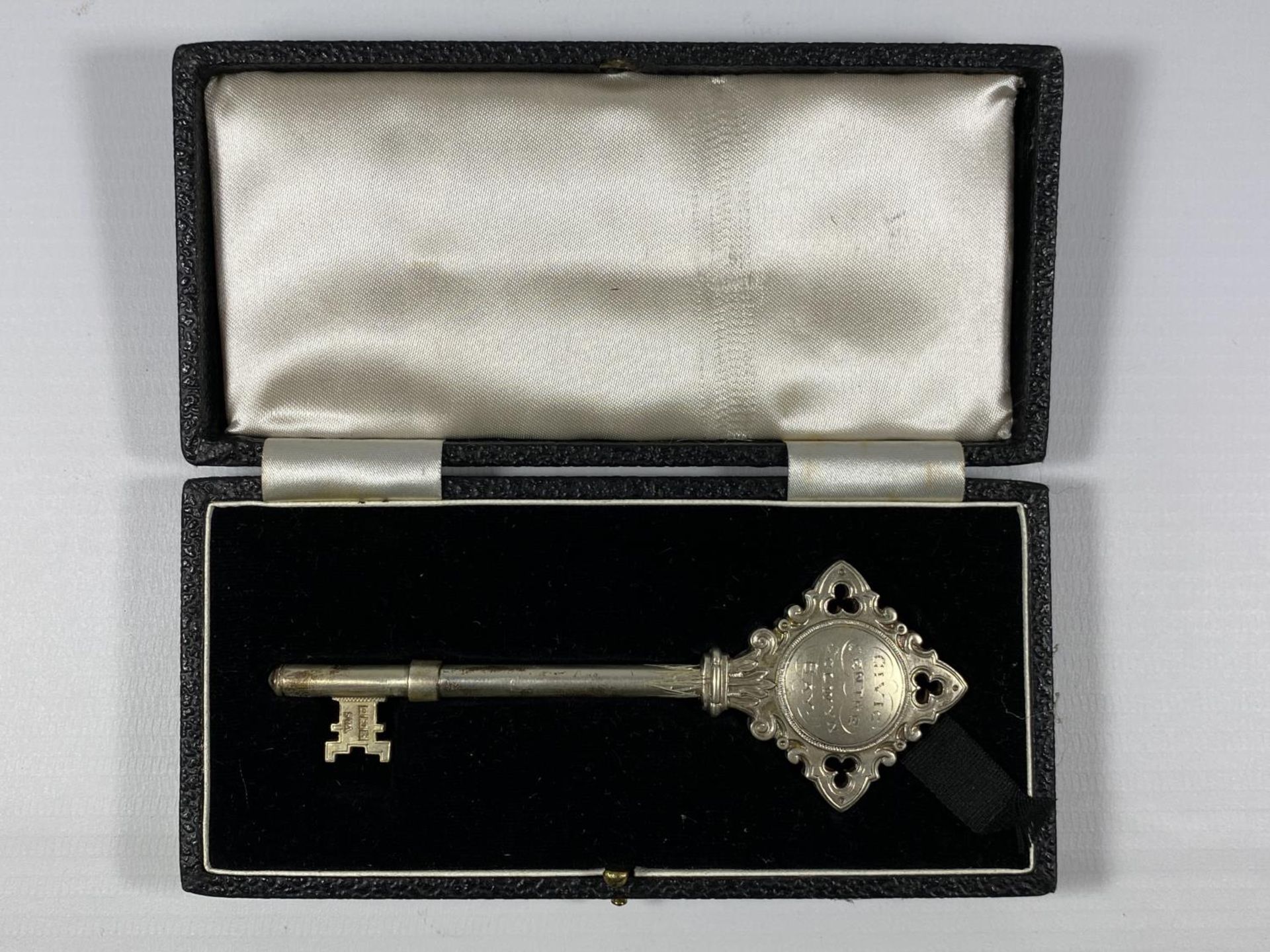 A VAUGHTON & SONS BIRMINGHAM HALLMARKED SILVER KEY FOR THE OPENING OF THE CIVIC CENTRE, 1964,