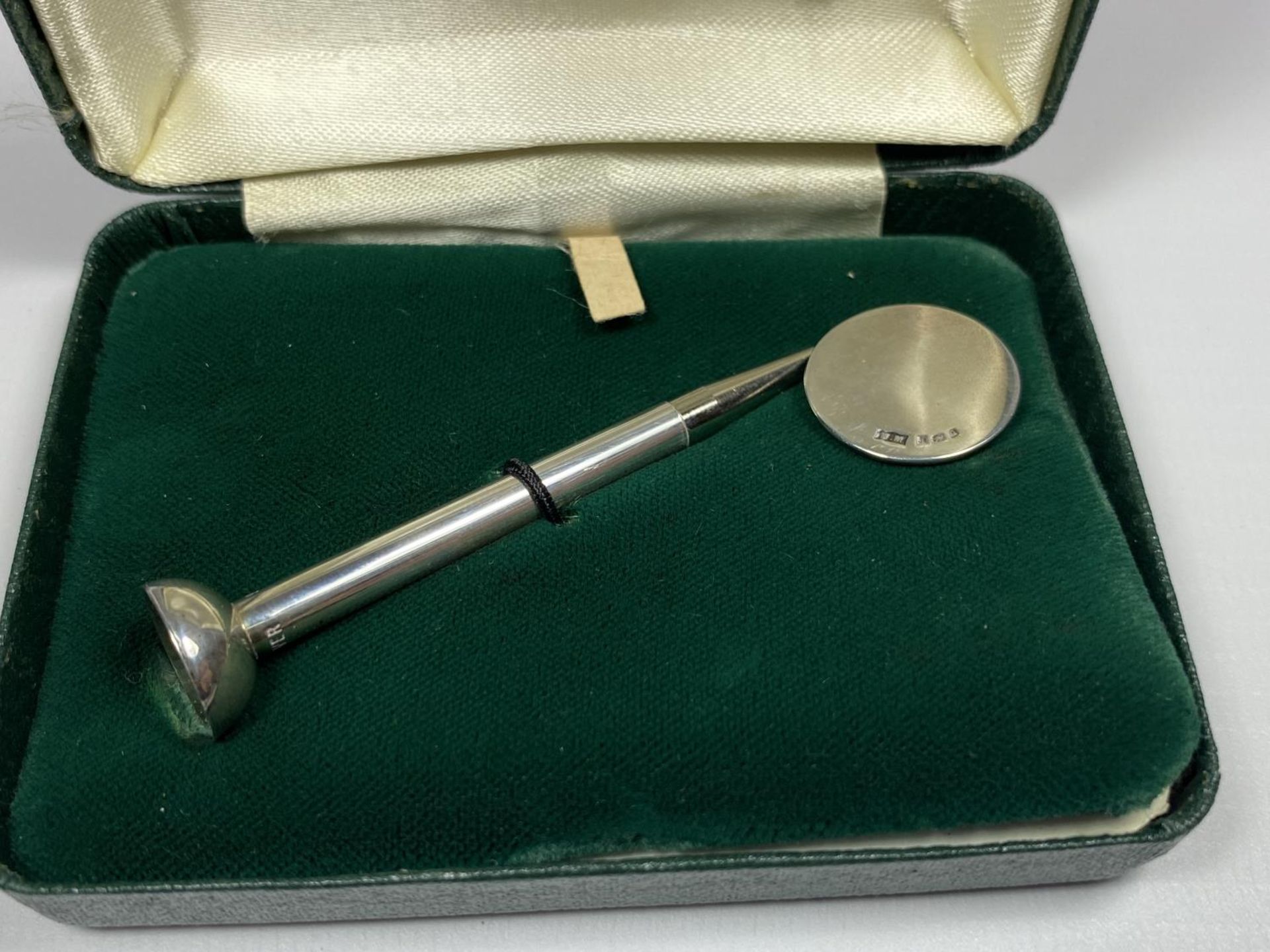 A BOXED STERLING SILVER GOLF TEE/PENCIL AND BALL MARKER - Image 2 of 4