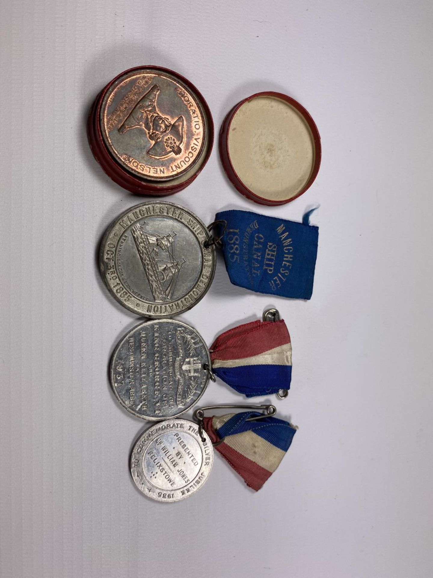 FOUR ITEMS - FOUDROYANT BOXED MEDAL, MANCHESTER SHIP CANAL DANIEL ADAMSON MEDAL AND FURTHER KING - Bild 4 aus 4