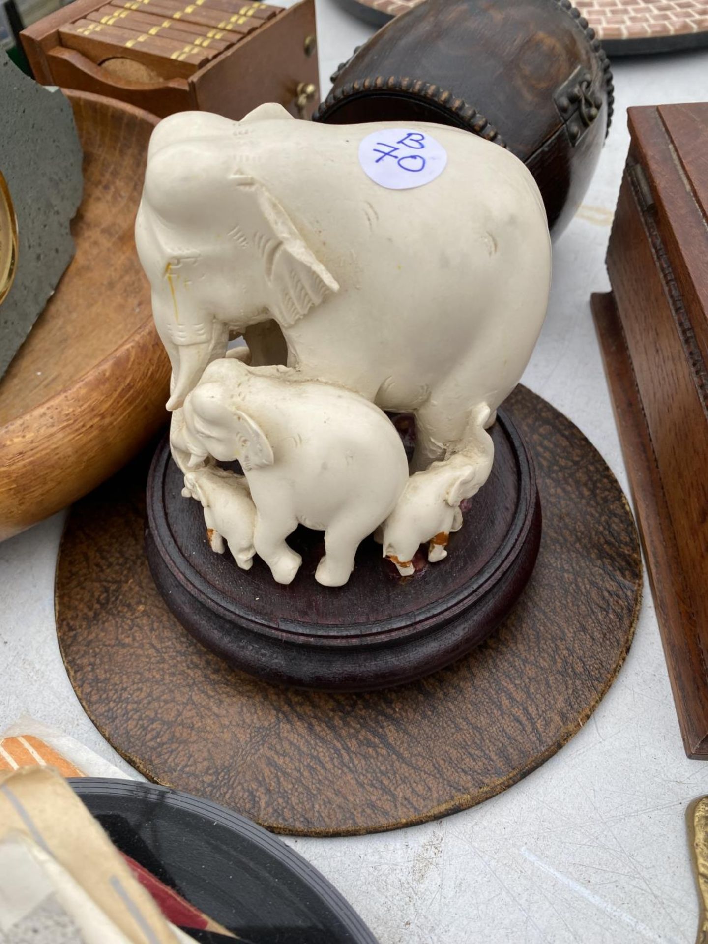 AN ASSORTMENT OF ITEMS TO INCLUDE A BRASS DEER, A TRINKET DISH AND A BAROMETER ETC - Image 6 of 8