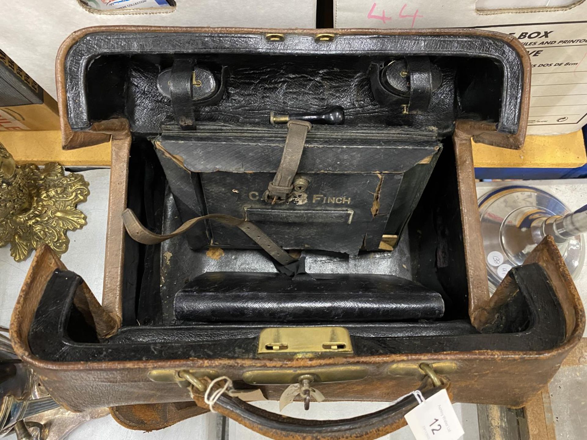 A VINTAGE 1930/1940'S LEATHER TRAVELLING CASE WITH INSET INK HOLDERS WITH BRASS HANDLES, WAX STAMP