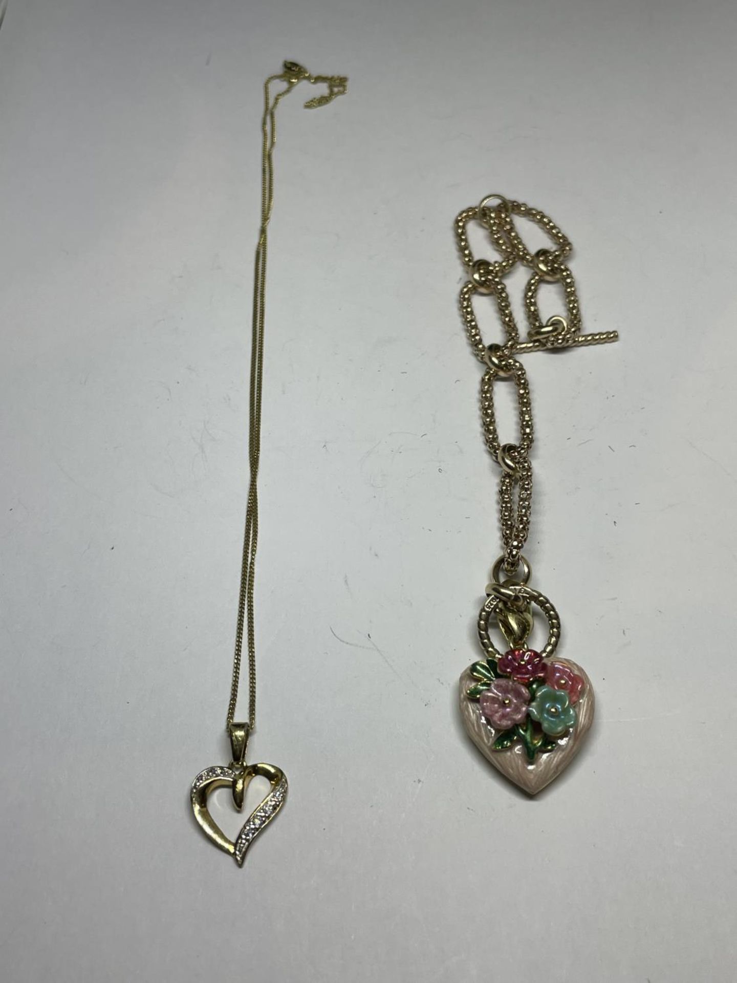TWO SILVER GILT ITEMS TO INCLUDE A NECKLACE WITH PENDANT AND A BRACELET