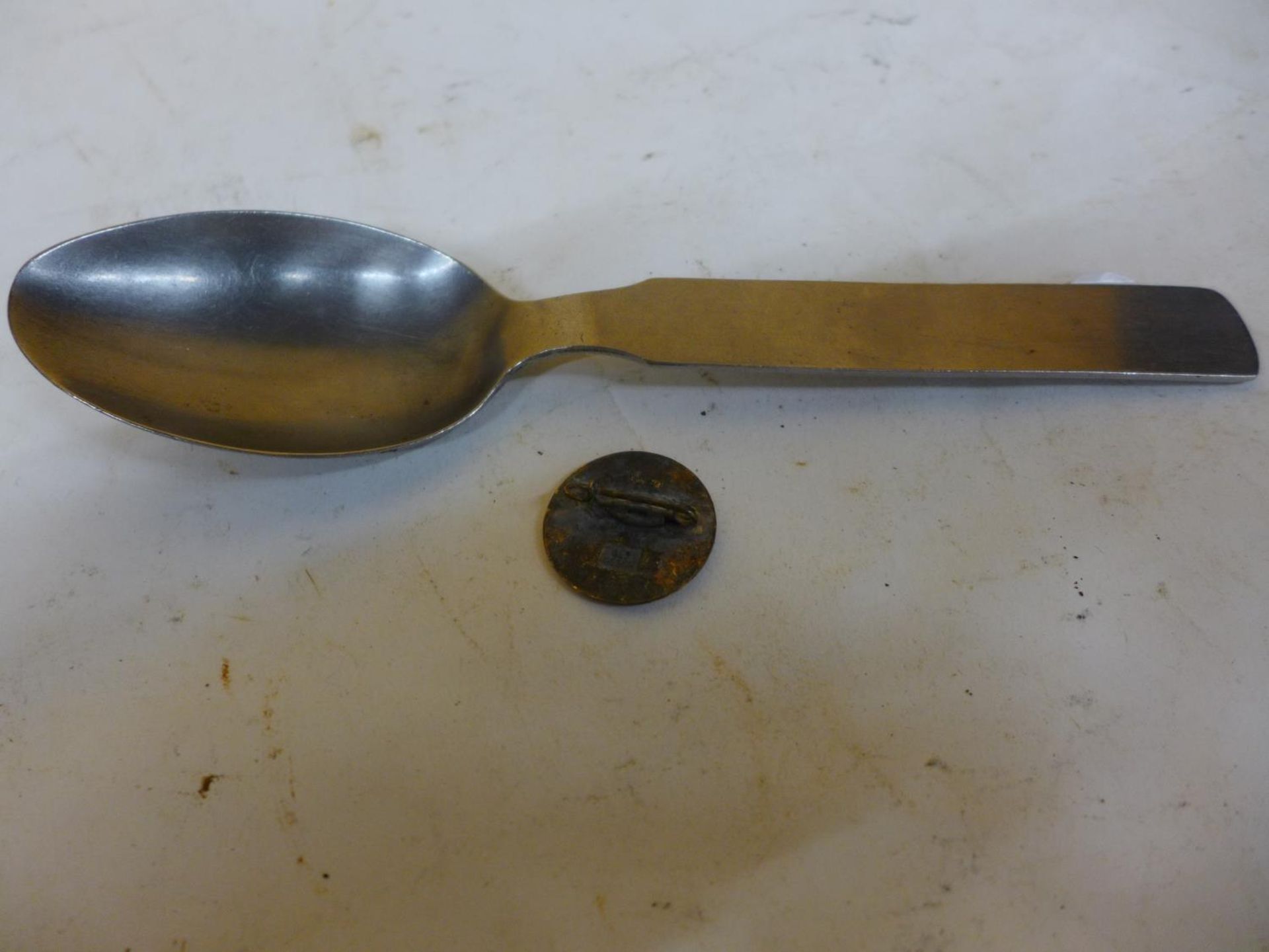 A NAZI GERMANY SPOON WITH EAGLE AND SWASTIKA DECORATION AND A NAZE 1936 BERLIN OLYMPICS ENAMEL BADGE - Image 4 of 4