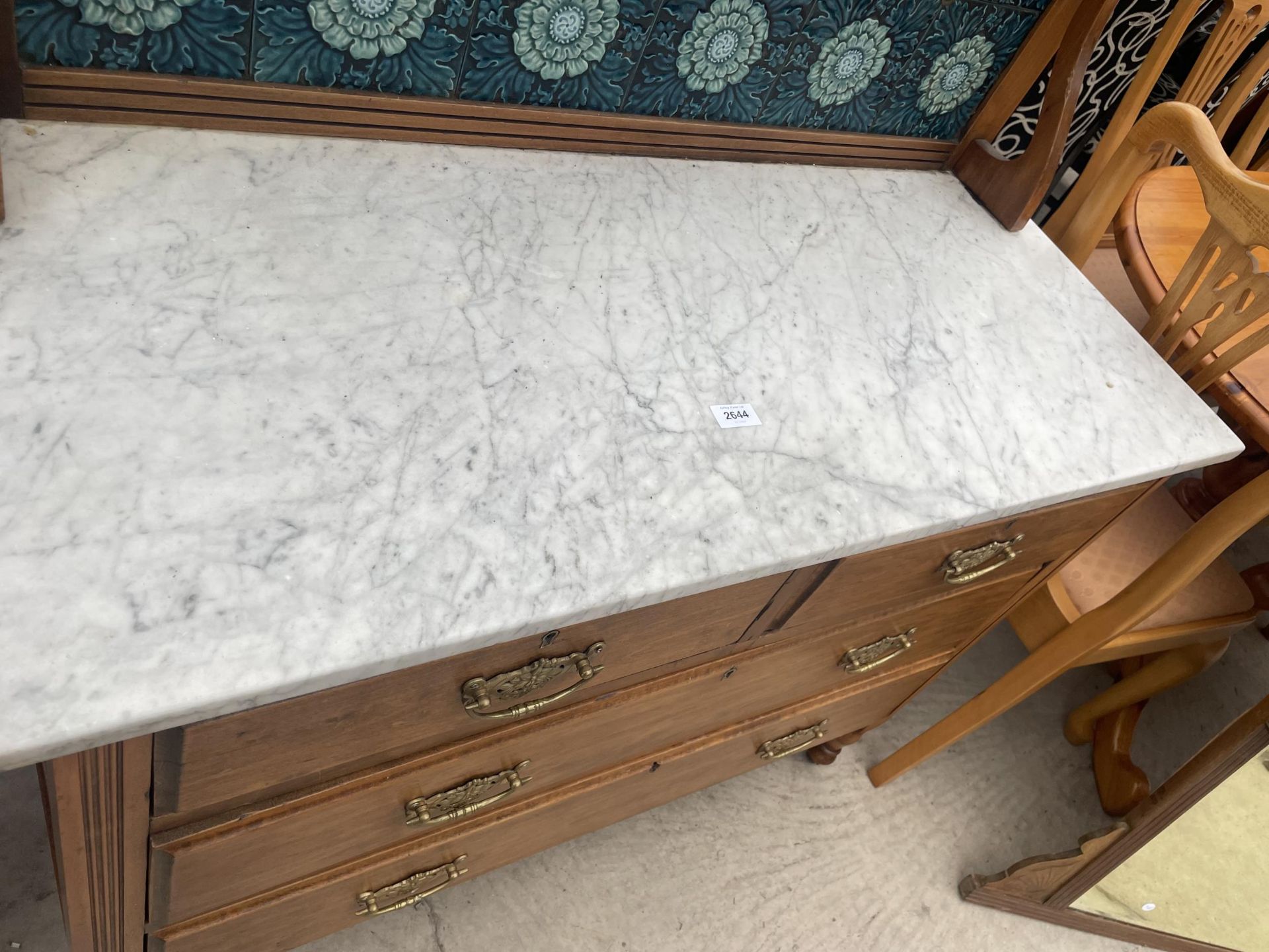 A VICTORIAN SATINWOOD MARBLE TOP WASHSTAND WITH MIRRORED AND TILED BACK HAVING TWO SHORT AND TWO - Image 4 of 5