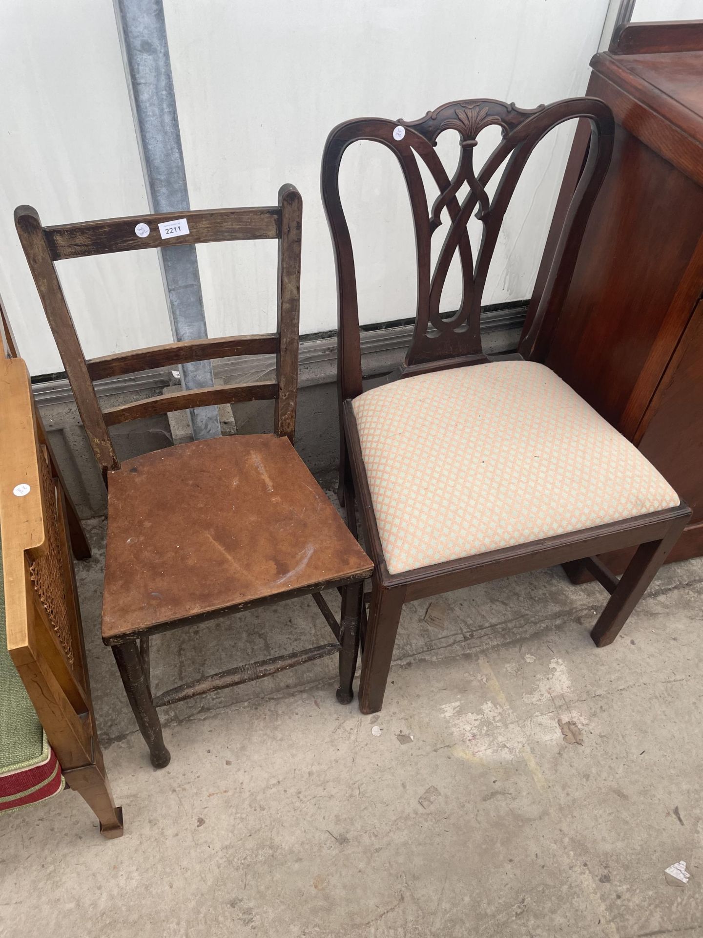 A GEORGE III MAHOGANY SPLAT BACK DINING CHAIR AND BEEECH DINING CHAIR