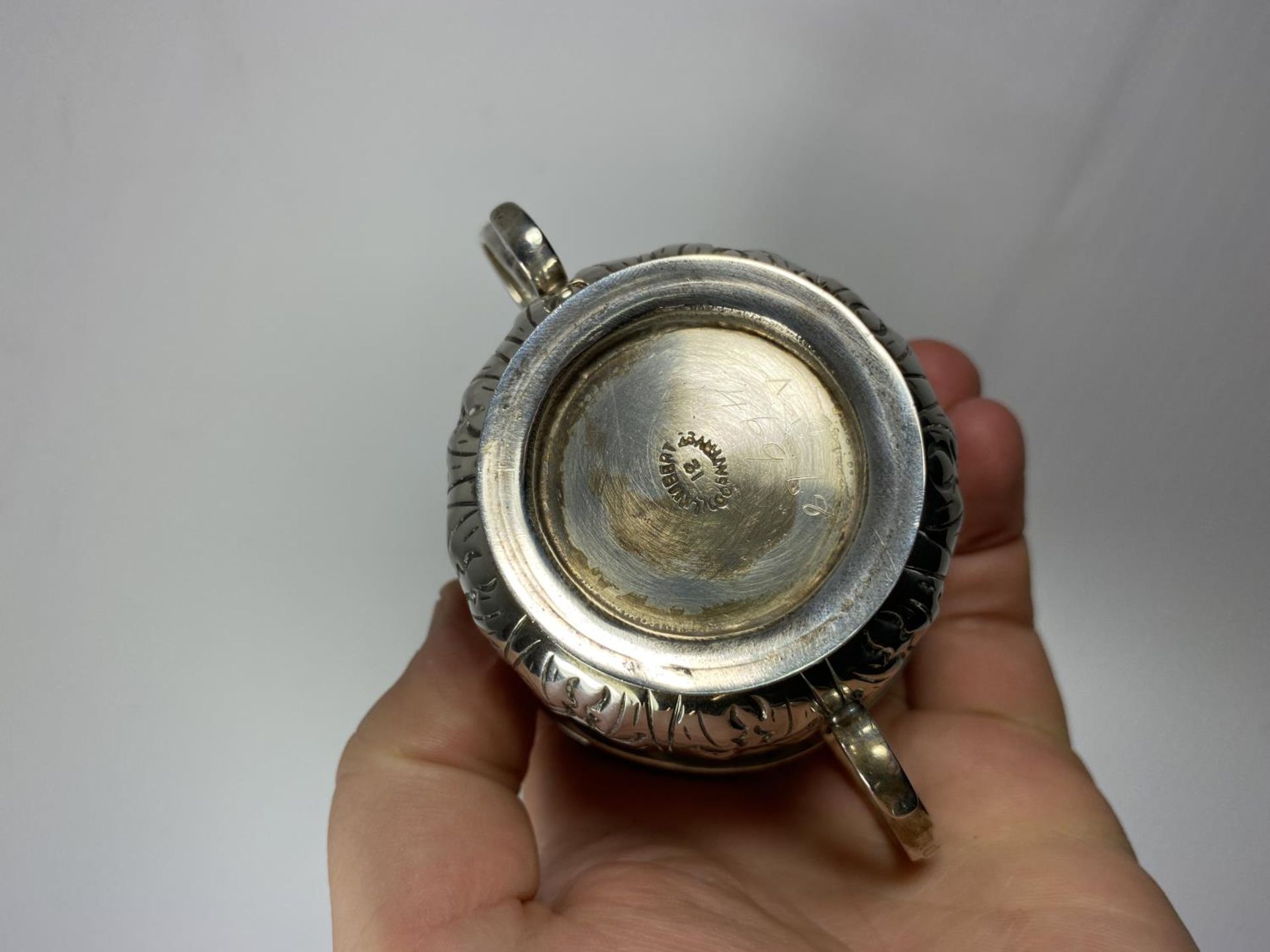 A VICTORIAN HALLMARKED SILVER LIDDED CHRISTENING CUP, MARKS FOR LONDON, 1900, WEIGHT 165G - Image 5 of 5