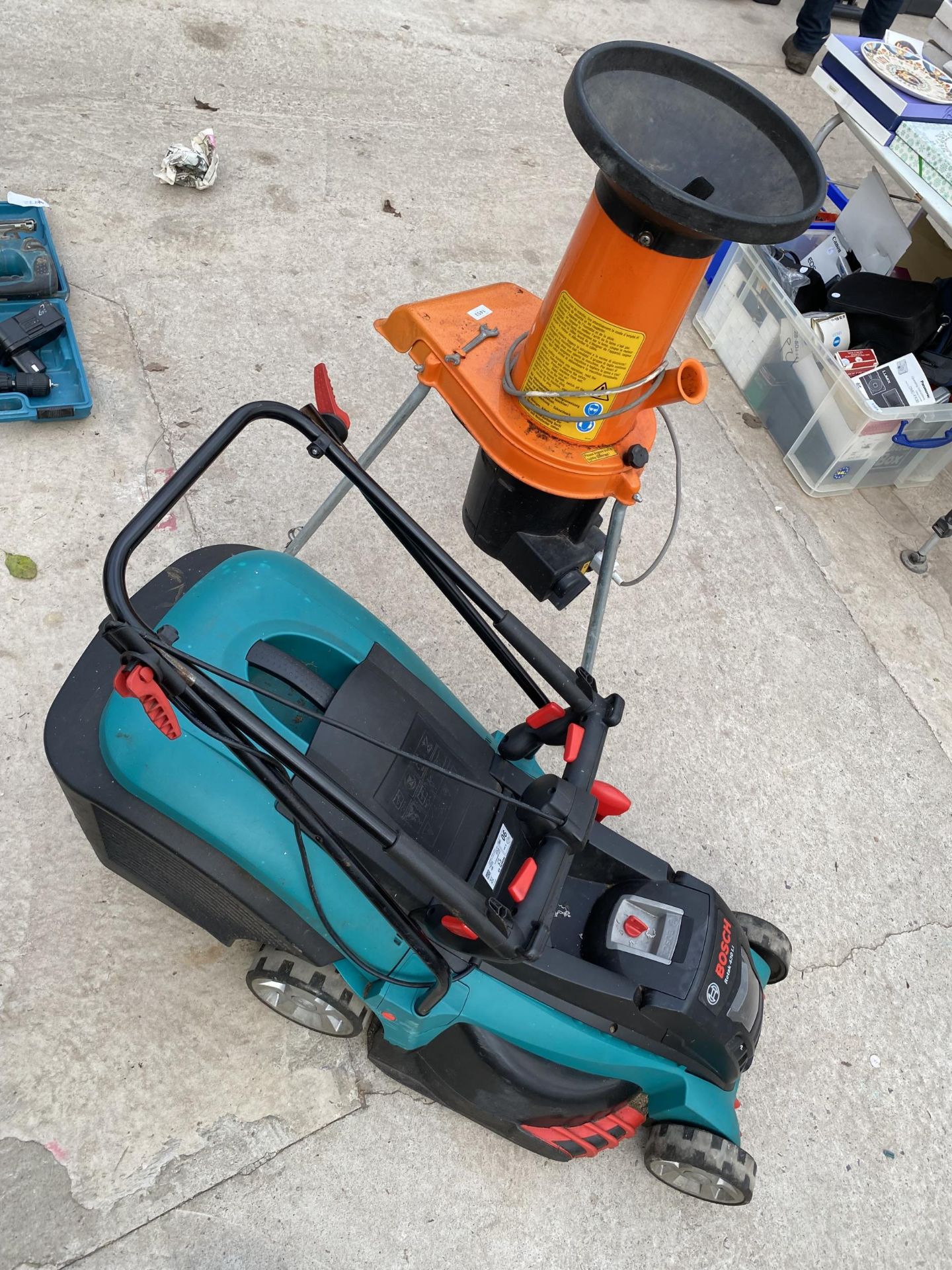 AN AL-KO H1100S SHREDDER AND A BOSCH ROTAK 430 LI LAWN MOWER - Image 5 of 9