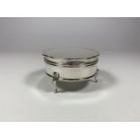 A HALLMARKED SILVER LIDDED TRINKET BOX, MARKS HEAVILY RUBBED, WEIGHT 46G