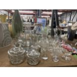 A QUANTITY OF GLASSWARE TO INCLUDE GLASSES, JUGS, LIDDED POTS ETC