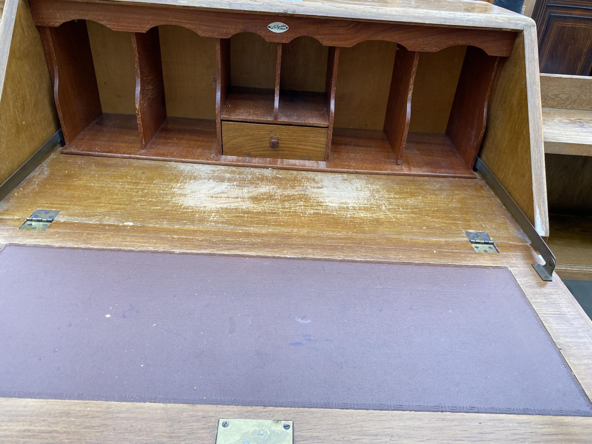 A MID 20TH CENTURY LIGHT OAK BUREAU, 30" WIDE - Image 4 of 7