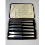 A CASED SET OF HALLMARKED SILVER HANDLED BUTTER KNIVES