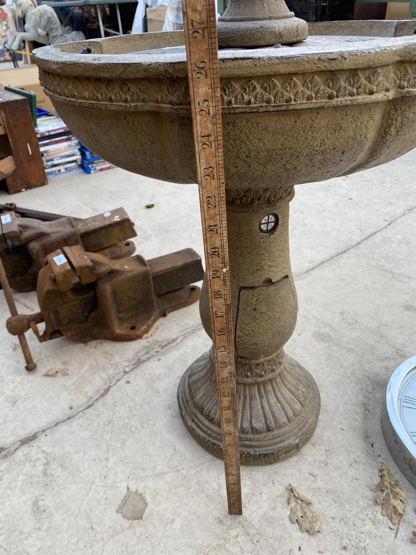 A PLASTIC INDOOR OR OUTDOOR WATER FOUNTAIN WITH SMALL BIRD DECORATION - Image 4 of 5