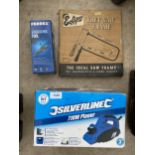 AN ASSORTMENT OF TOOLS TO INCLUDE A SILVERLINE ELECTRIC PLANE, A FEREX ENGRAVING TOOL AND SAW BLADES