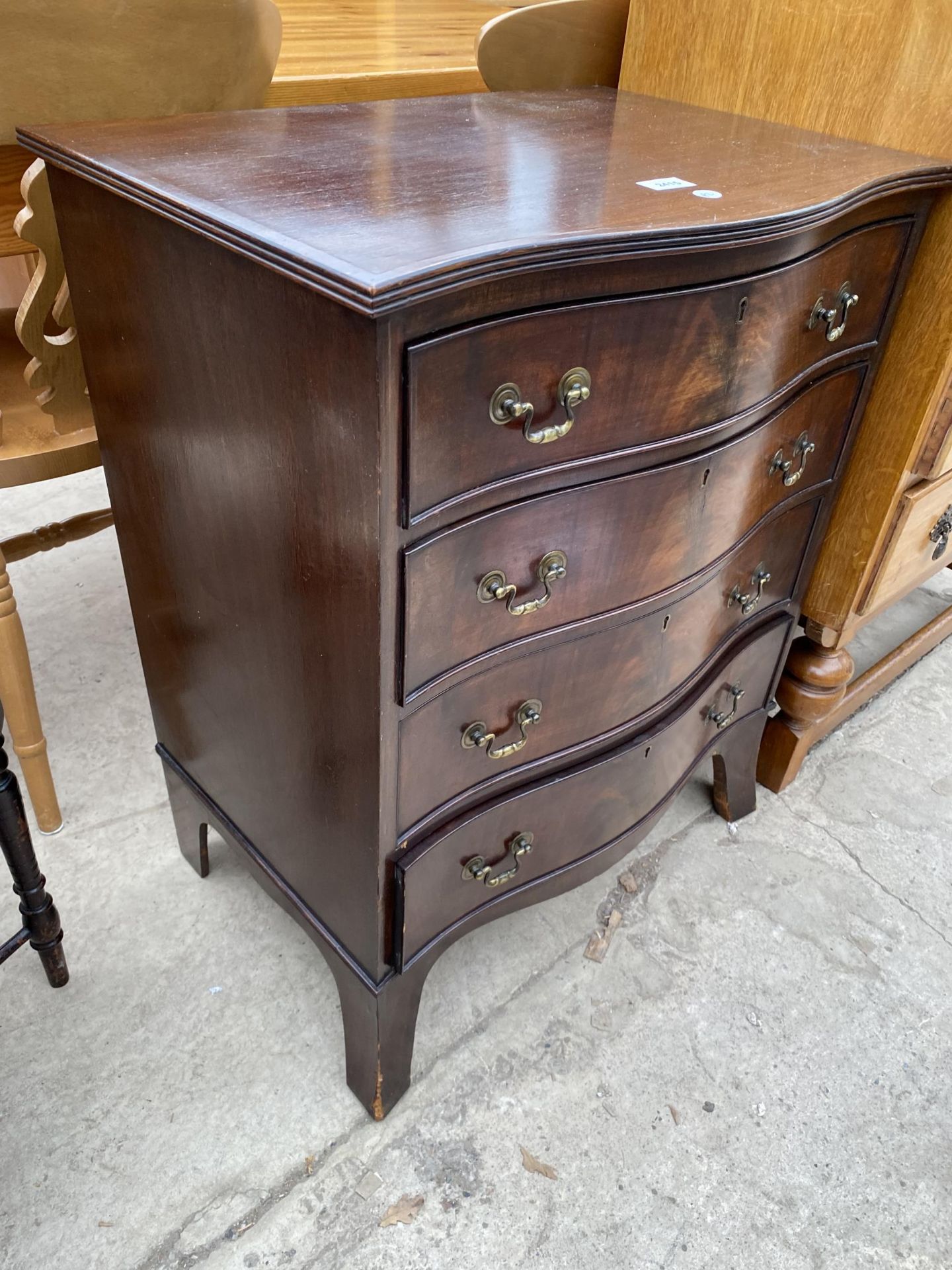 A REPRODUCTION MAHOGANY SERPENTINE FRONTED CHEST OF FOUR GRADUATED DRAWERS, 24" WIDE - Image 2 of 3