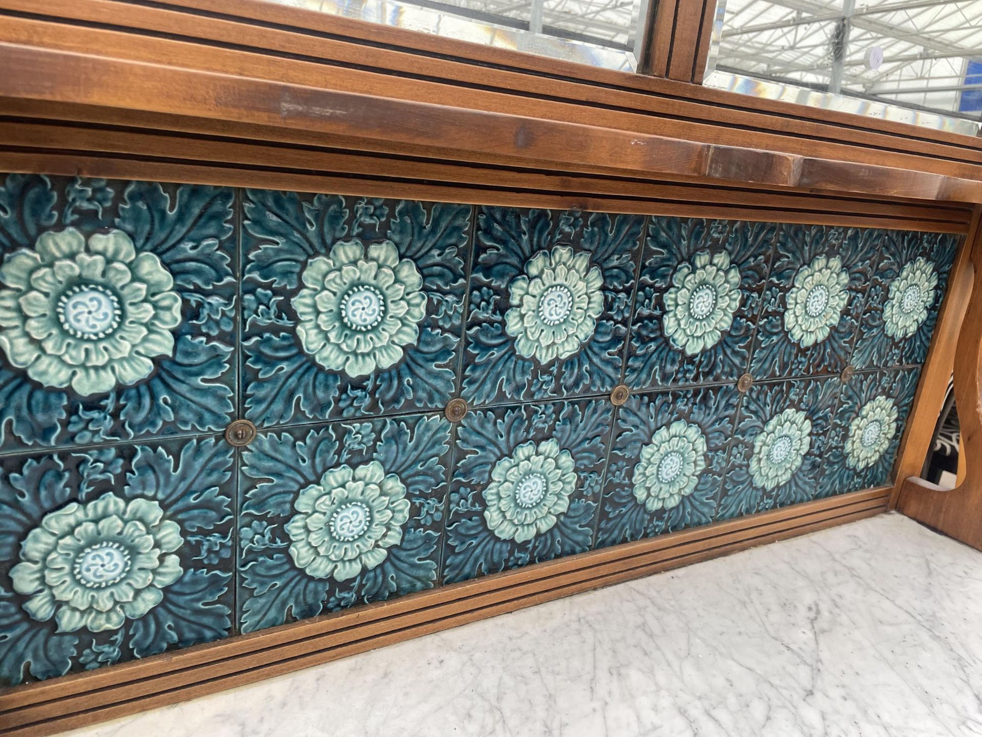 A VICTORIAN SATINWOOD MARBLE TOP WASHSTAND WITH MIRRORED AND TILED BACK HAVING TWO SHORT AND TWO - Image 3 of 5