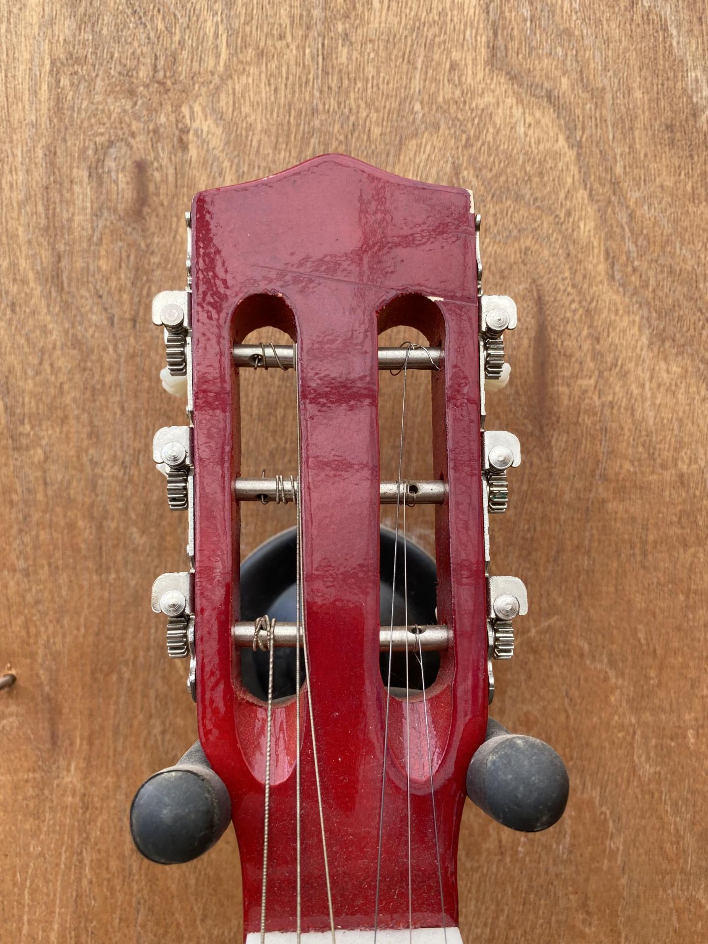 AN ACOUSTIC GUITAR - Image 3 of 3