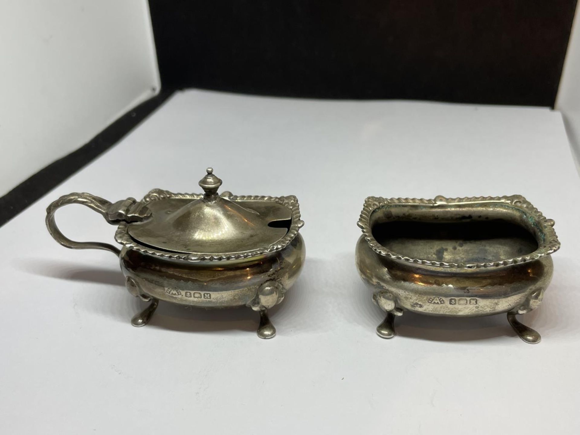 TWO HALLMARKED BIRMINGHAM SILVER ITEMS TO INCLUDE A SALT AND A MUSTARD POT