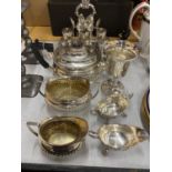 A MIXED LOT OF SILVER PLATED ITEMS TO INCLUDE THREE PIECE TEA SET, EGG CUP STAND ETC