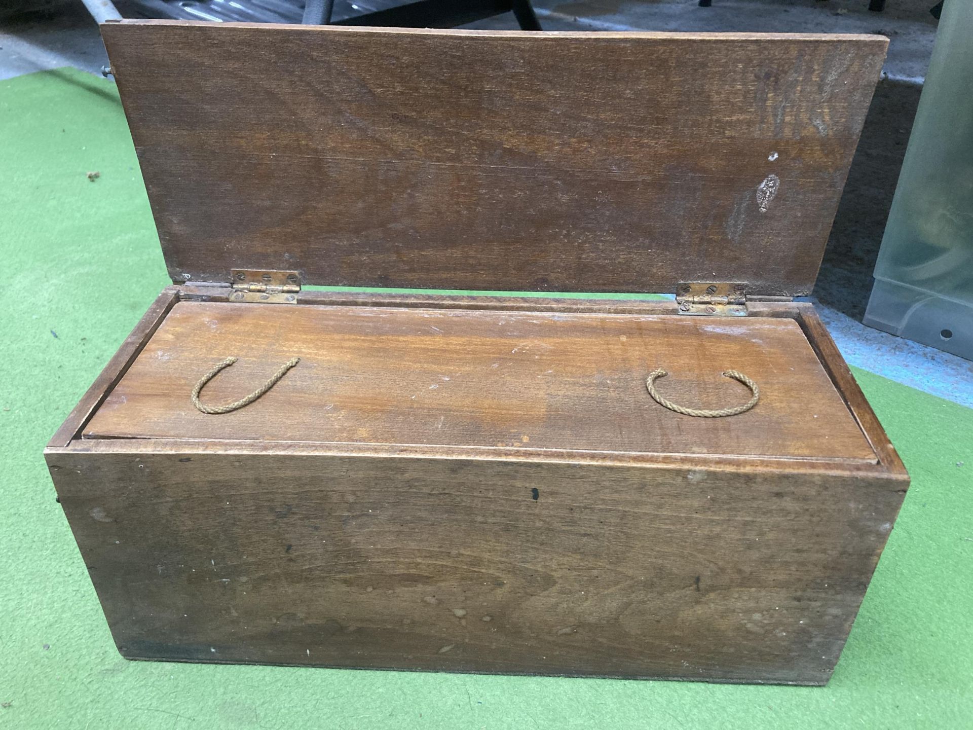 THREE VINTAGE BOXES TO INCLUDE A FIRST AID BOX, CASH TIN AND STORAGE BOX - Image 3 of 7