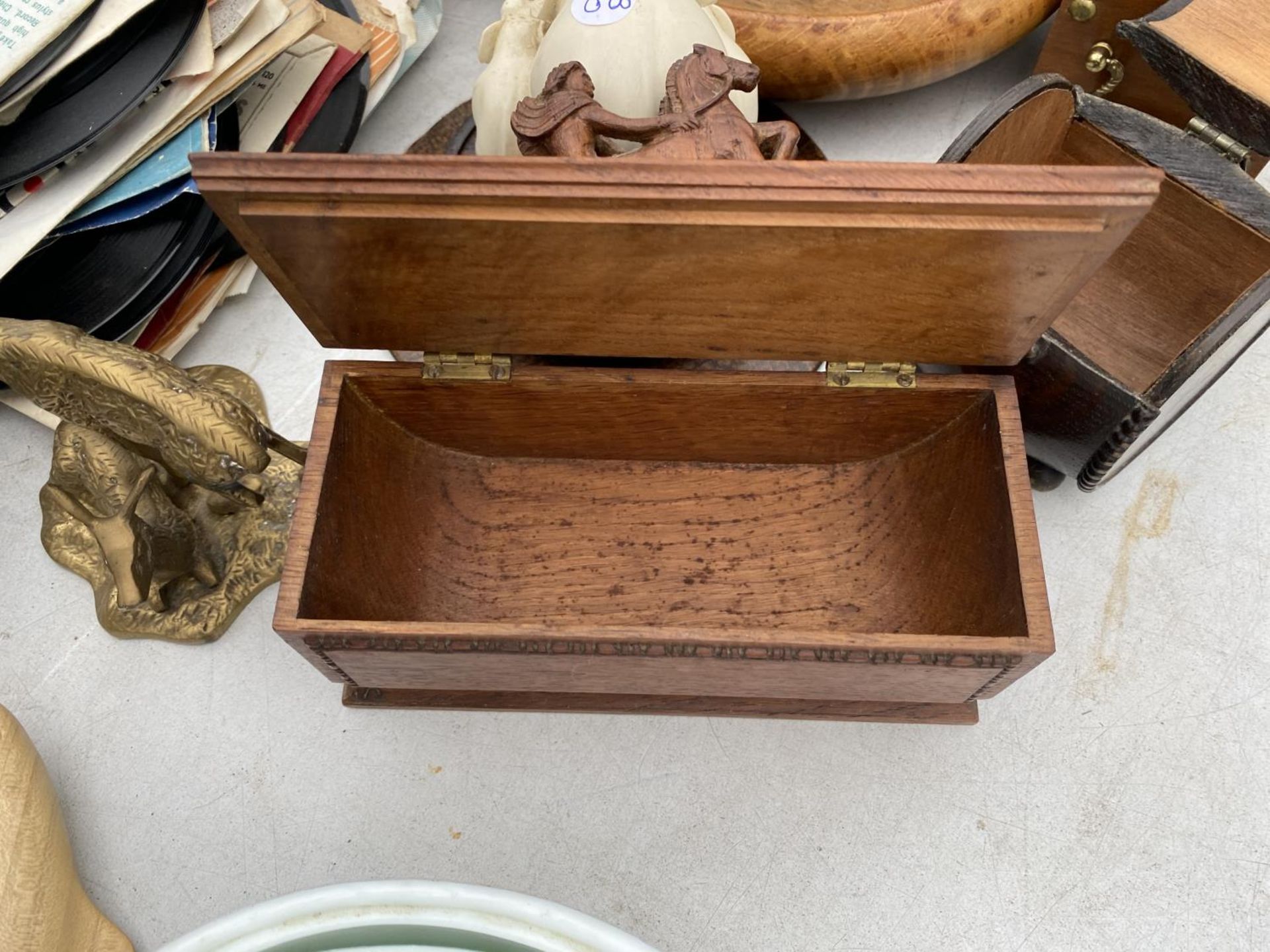 AN ASSORTMENT OF ITEMS TO INCLUDE A BRASS DEER, A TRINKET DISH AND A BAROMETER ETC - Image 8 of 8