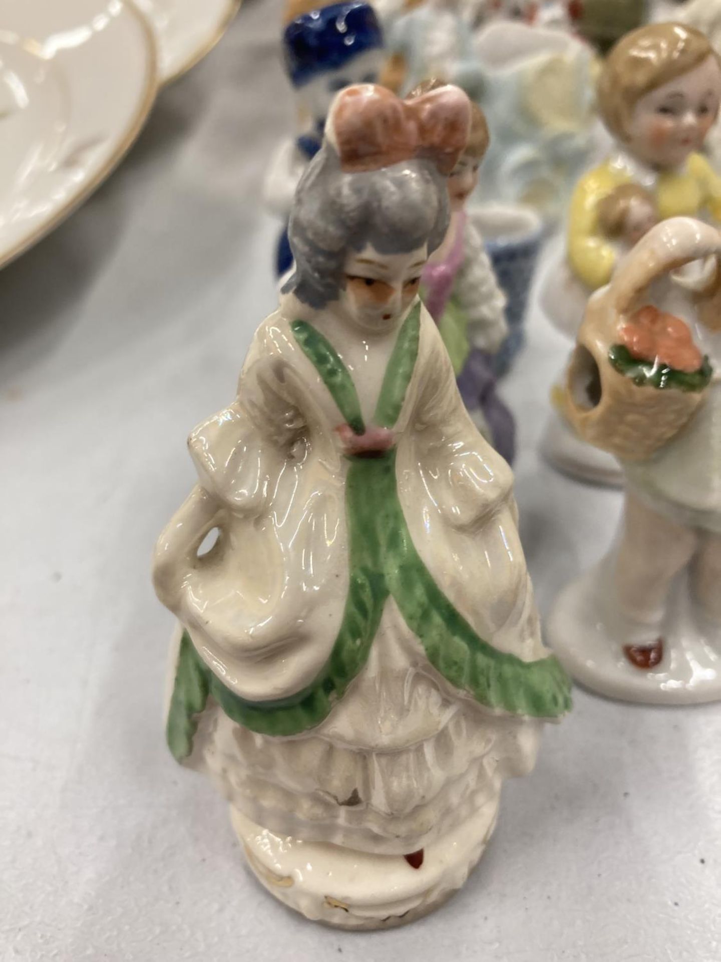 A LARGE COLLECTION OF SMALL FIGURINES, MAINLY CONTINENTAL - Image 2 of 4