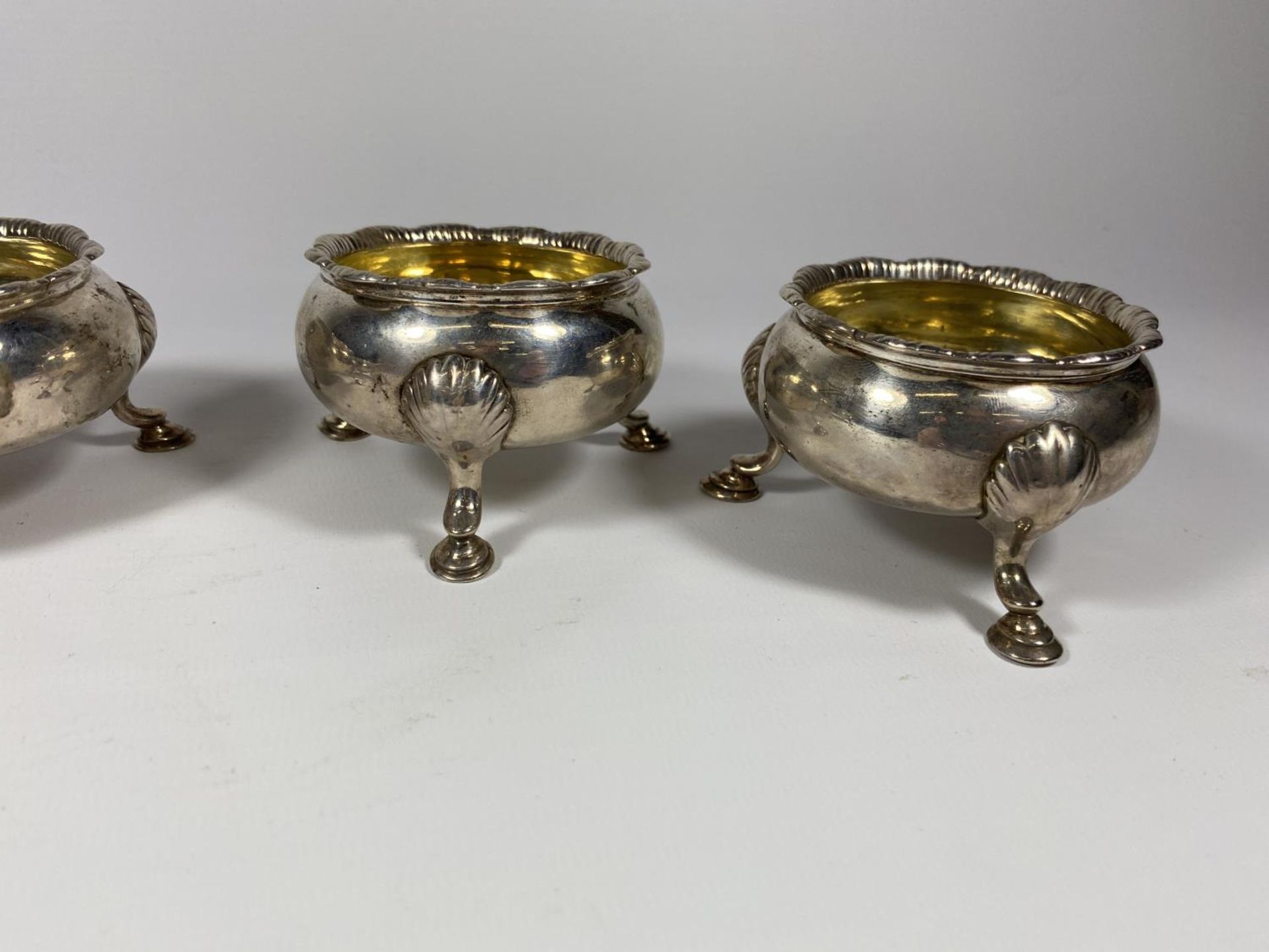 A SET OF FOUR GEORGE II SALT CELLARS ON HOOF FEET, DATES TO LONDON, 1752, TOTAL WEIGHT 392G - Image 3 of 6