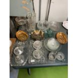 A LARGE QUANTITY OF GLASSWARE TO INCLUDE CARNIVAL GLASS, DRESSING TABLE SET, VASES, BOWLS, ETC