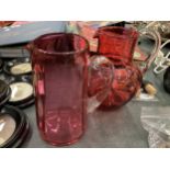 A PAIR OF CRANBERRY GLASS JUGS HEIGHT 16CM