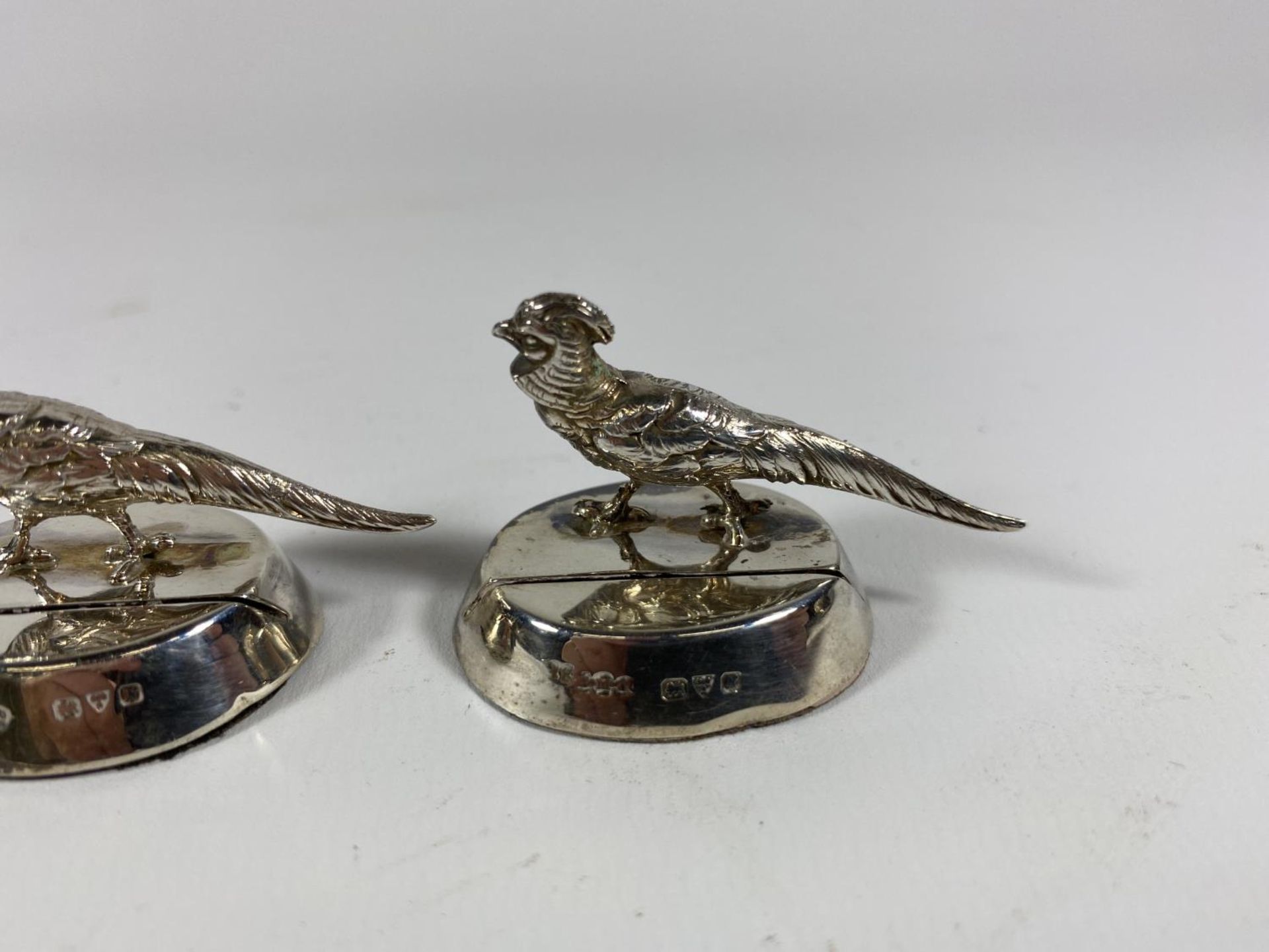 A SET OF FOUR GEORGE V HALLMARKED SILVER PHEASANT PLACEHOLDERS, DATES TO CHESTER, 1913 - Image 5 of 6