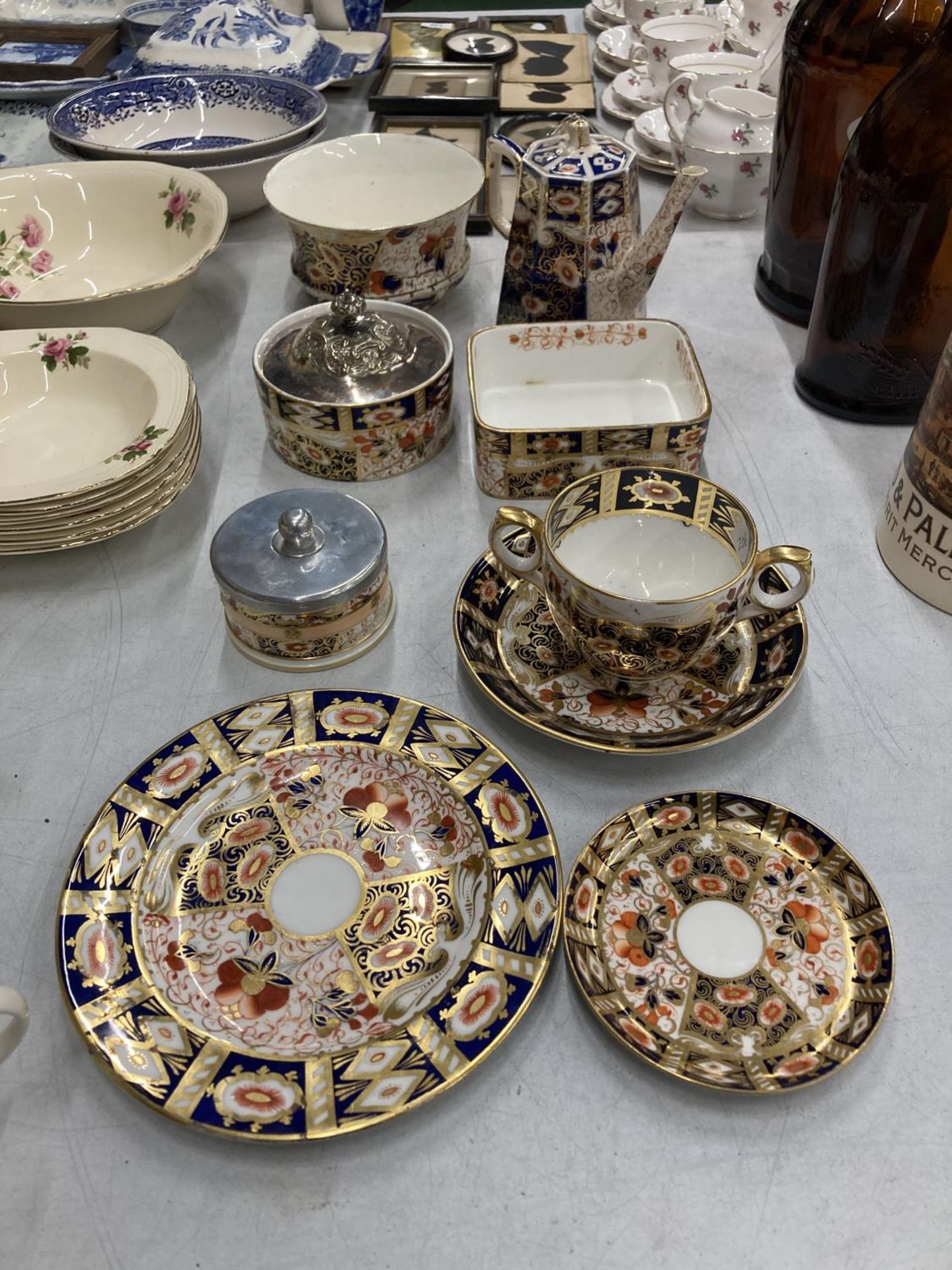 NINE PIECES OF DAVENPORT 'IMARI' PATTERN TO INCLUDE A SMALL COFFEE POT, CUP AND SAUCER, PLATES,