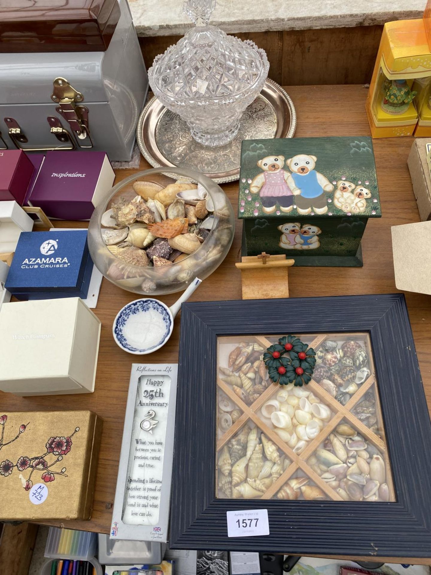 AN ASSORTMENT OF EMPTY JEWELLERY BOXES AND A GLASS BOWL ETC - Image 3 of 3