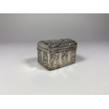 A CONTINENTAL WHITE METAL, POSSIBLY DUTCH, MINIATURE LIDDED PILL BOX / CHEST, UNMARKED