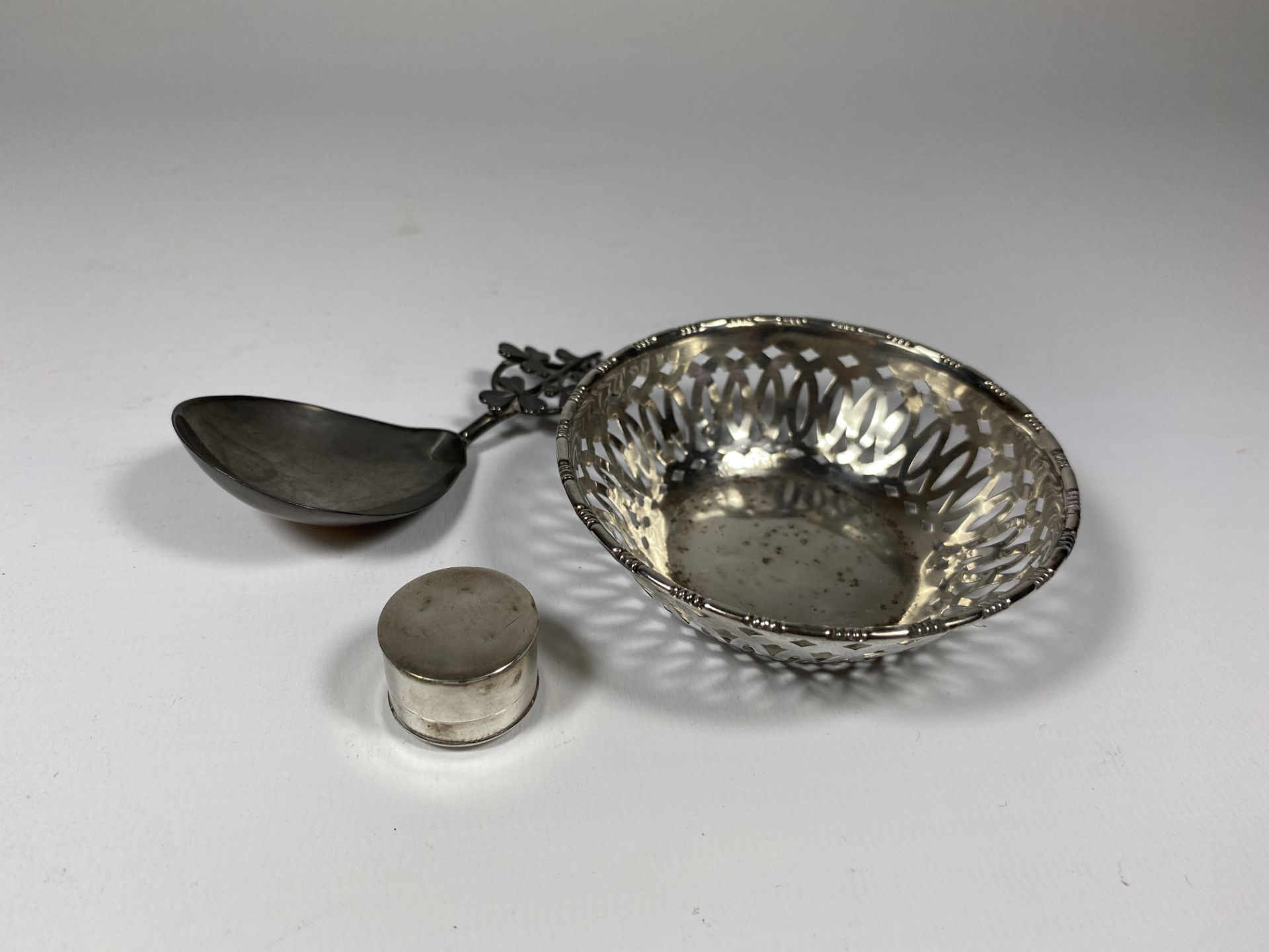 THREE ITEMS - HALLMARKED SILVER PIERCED PIN TRAY, SILVER SPOON AND FURTHER UNMARKED PILL BOX