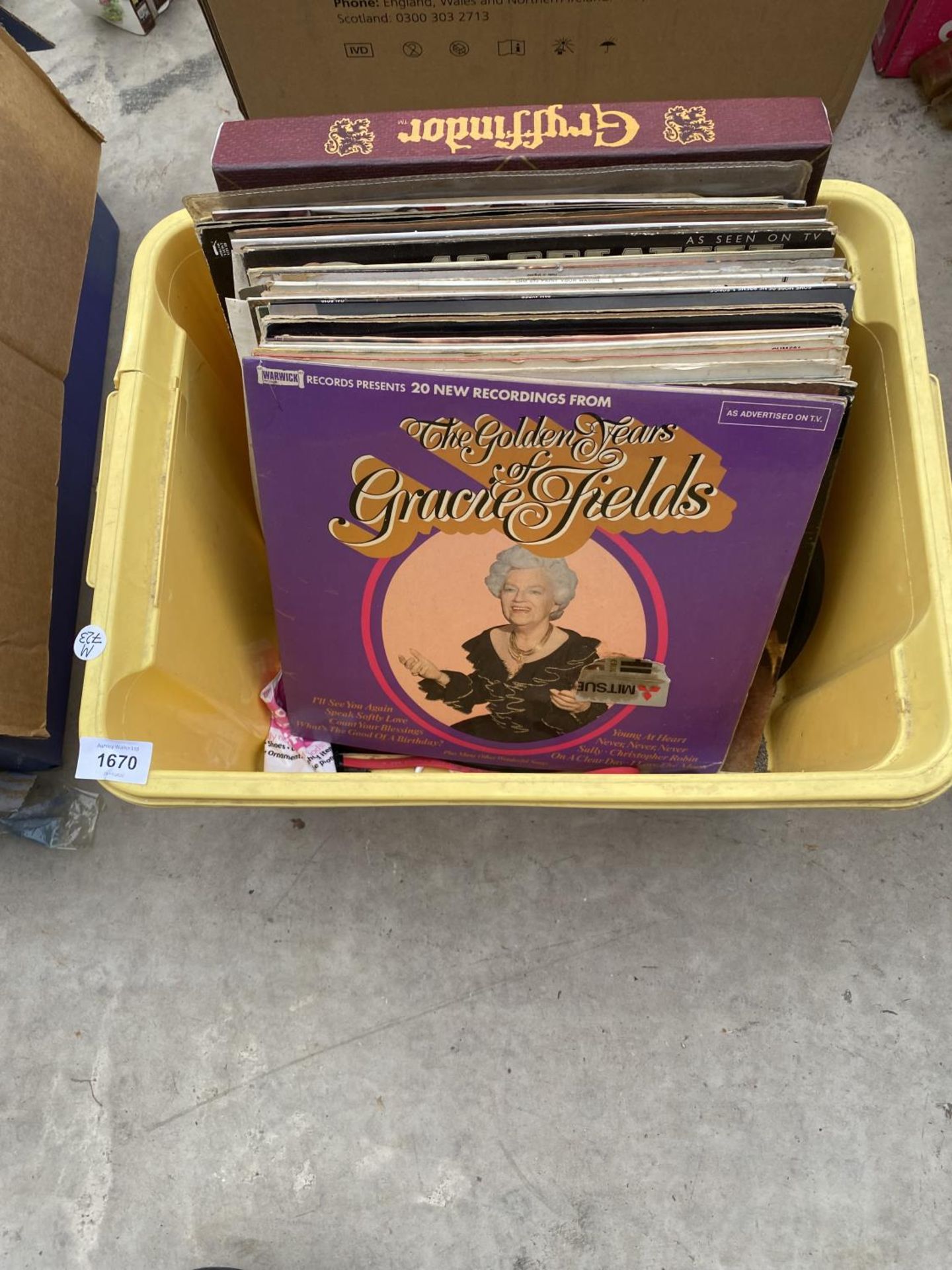 AN ASSORTMENT OF VINTAGE LP RECORDS