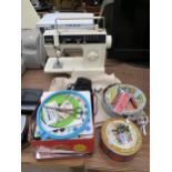 A RETRO ELECTRIC SINGER SEWING MACHINE AND AN ASSORTMENT OF SEWING EQUIPMENT TO INCLUDE BUTTONS