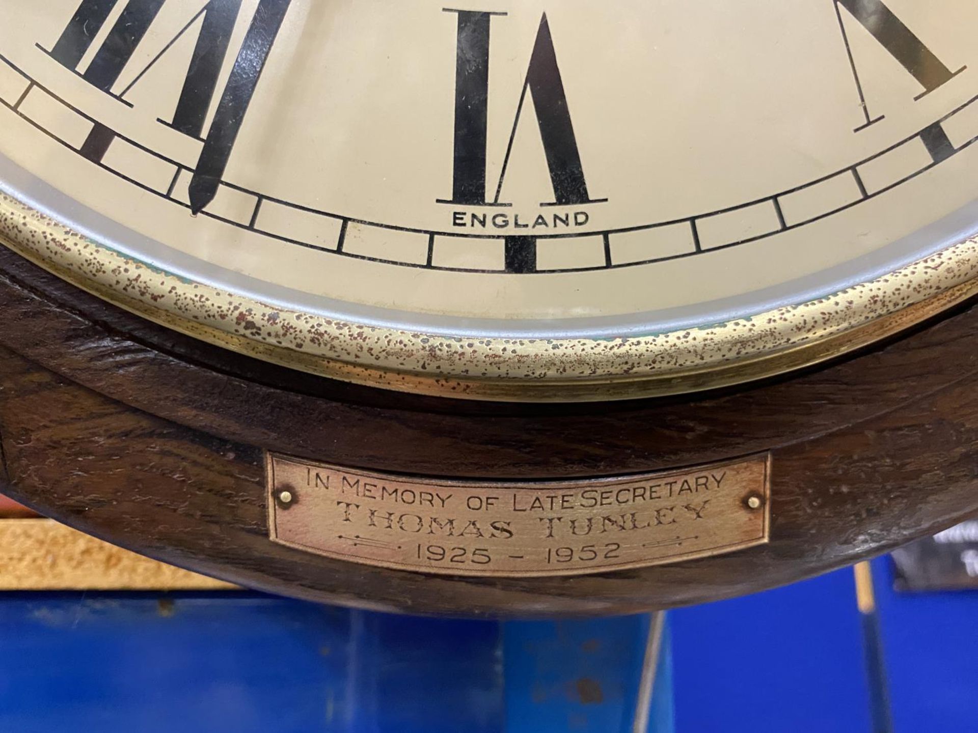 A VINTAGE 1950'S TAYLOR'S JEWELLERS, MACCLESFIELD, WALL CLOCK - Image 3 of 3