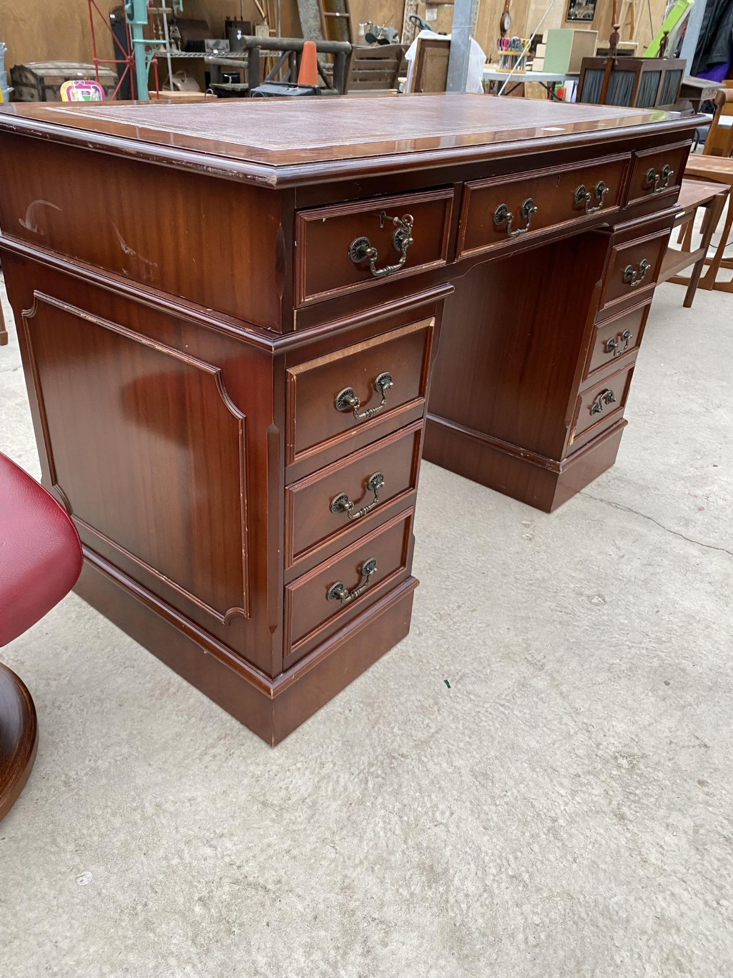 A MAHOGANY TWIN PEDESTAL DESK WITH INSET LEATHER TOP, ENCLOSING EIGHT DRAWERS, 48X24" - Image 2 of 4