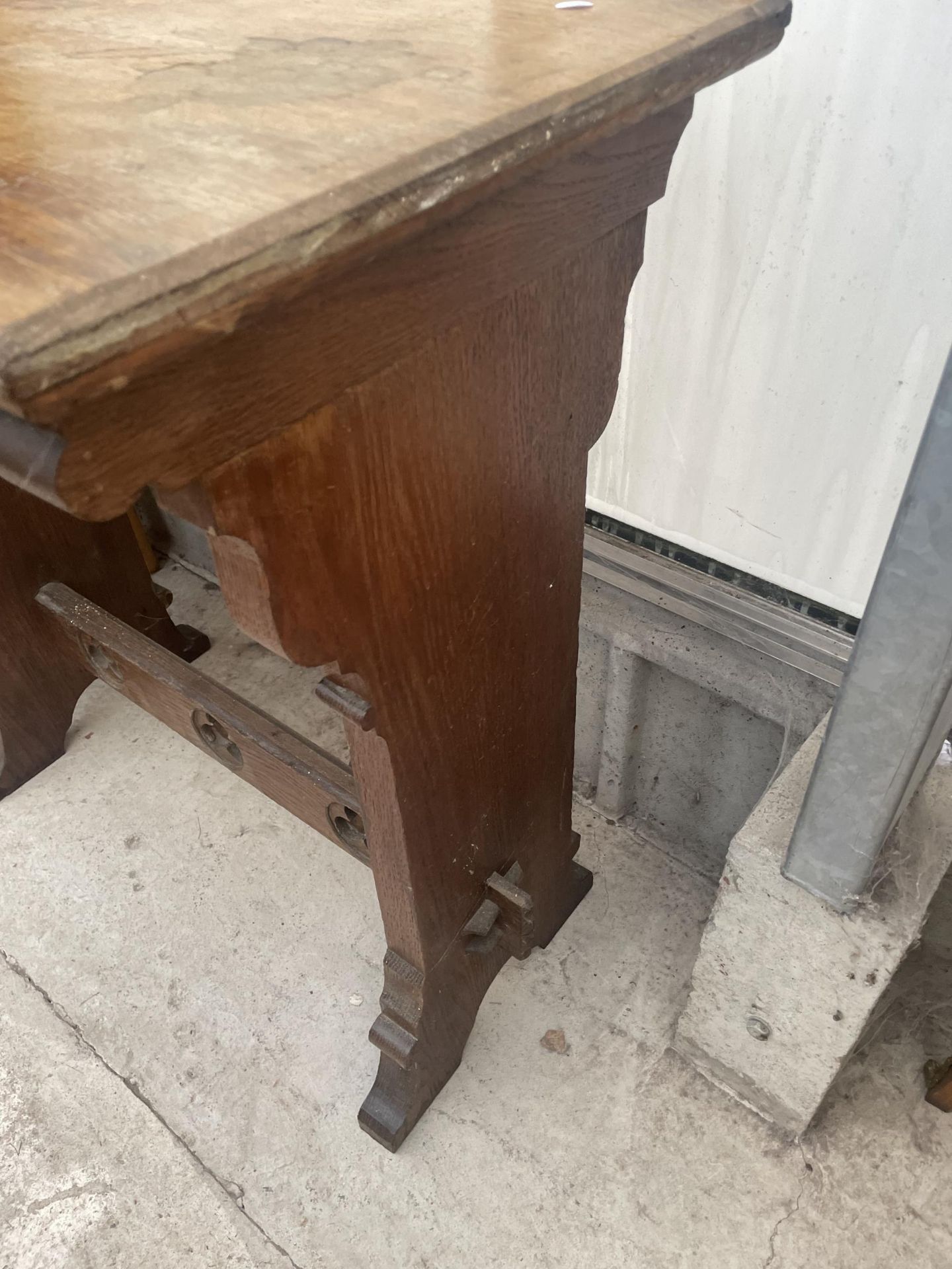 A VICTORIAN OAK ALTAR TABLE, 30X18" - Image 5 of 5