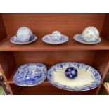 AN ASSORTMENT OF BLUE AND WHITE CERAMIC WARE TO INCLUDE PLATES, DISHES AND BALLS ETC
