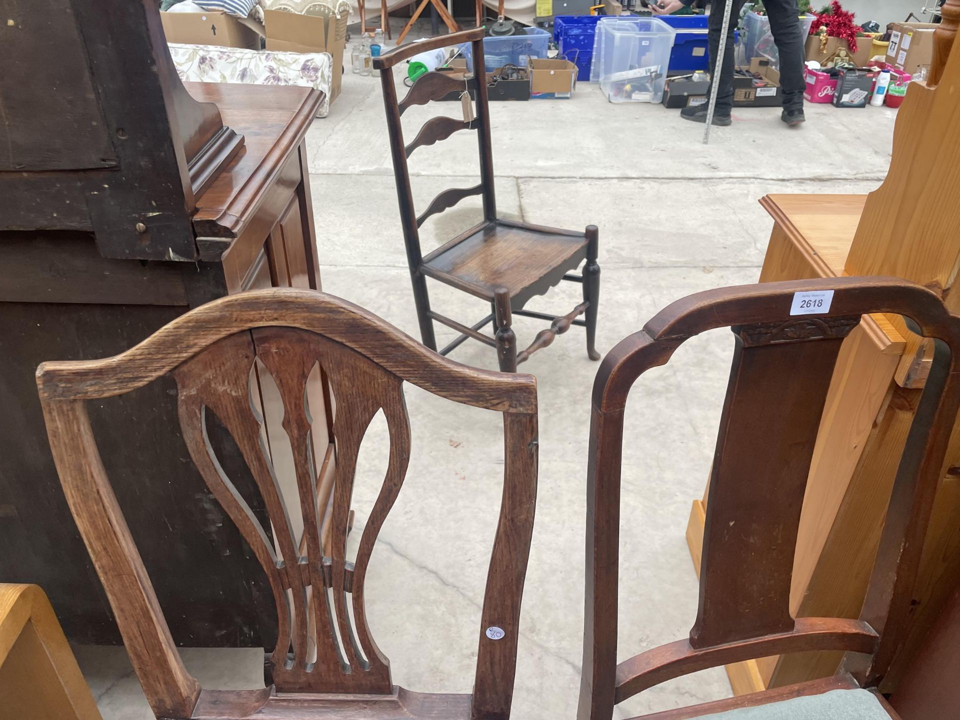 A 19TH CENTURY ELM AND BEECH SPLAT BACK CHAIR AND QUEEN ANNE STYLE CHAIR - Image 2 of 3