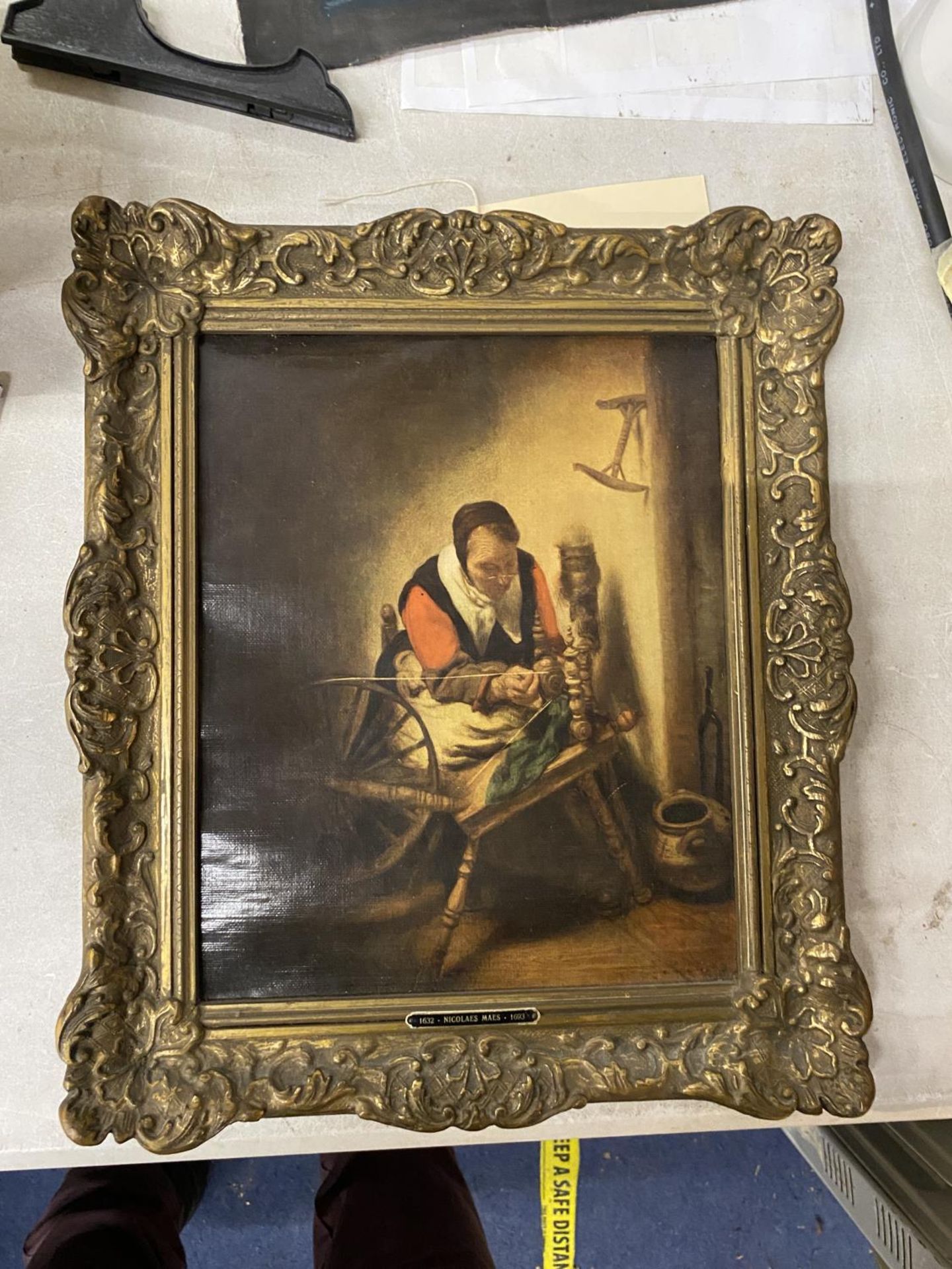 AFTER NICOLAES MAES (1632-1693) GILT FRAMED PRINT OF A MAN WITH SPINNING WHEEL