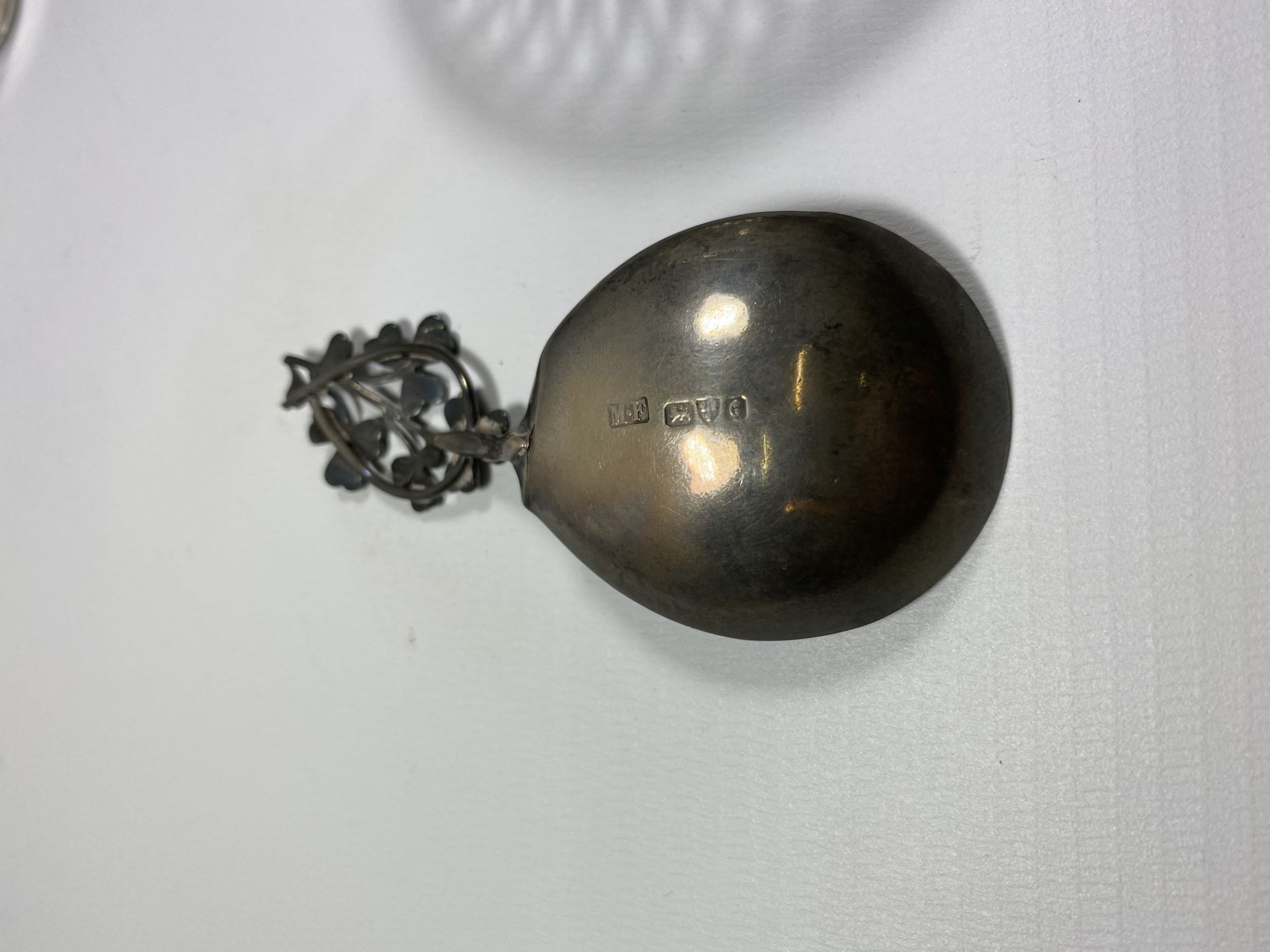 THREE ITEMS - HALLMARKED SILVER PIERCED PIN TRAY, SILVER SPOON AND FURTHER UNMARKED PILL BOX - Image 3 of 4