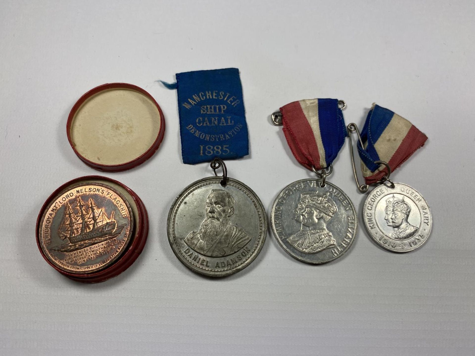 FOUR ITEMS - FOUDROYANT BOXED MEDAL, MANCHESTER SHIP CANAL DANIEL ADAMSON MEDAL AND FURTHER KING