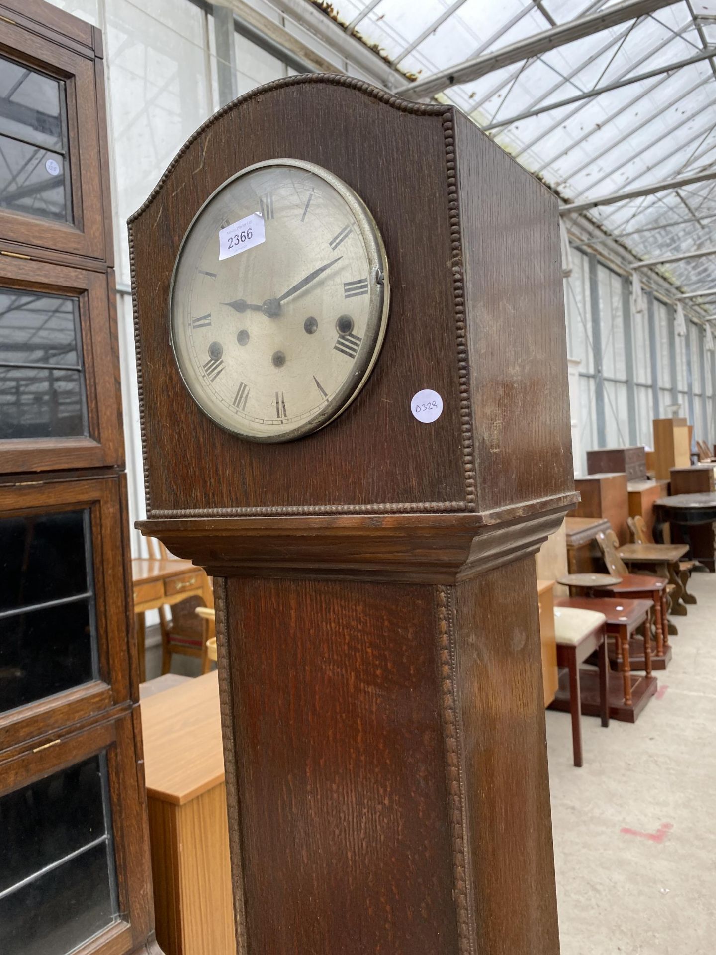 A MID 20TH CENTURY OAK GRANDMOTHER CLOCK - Image 2 of 5