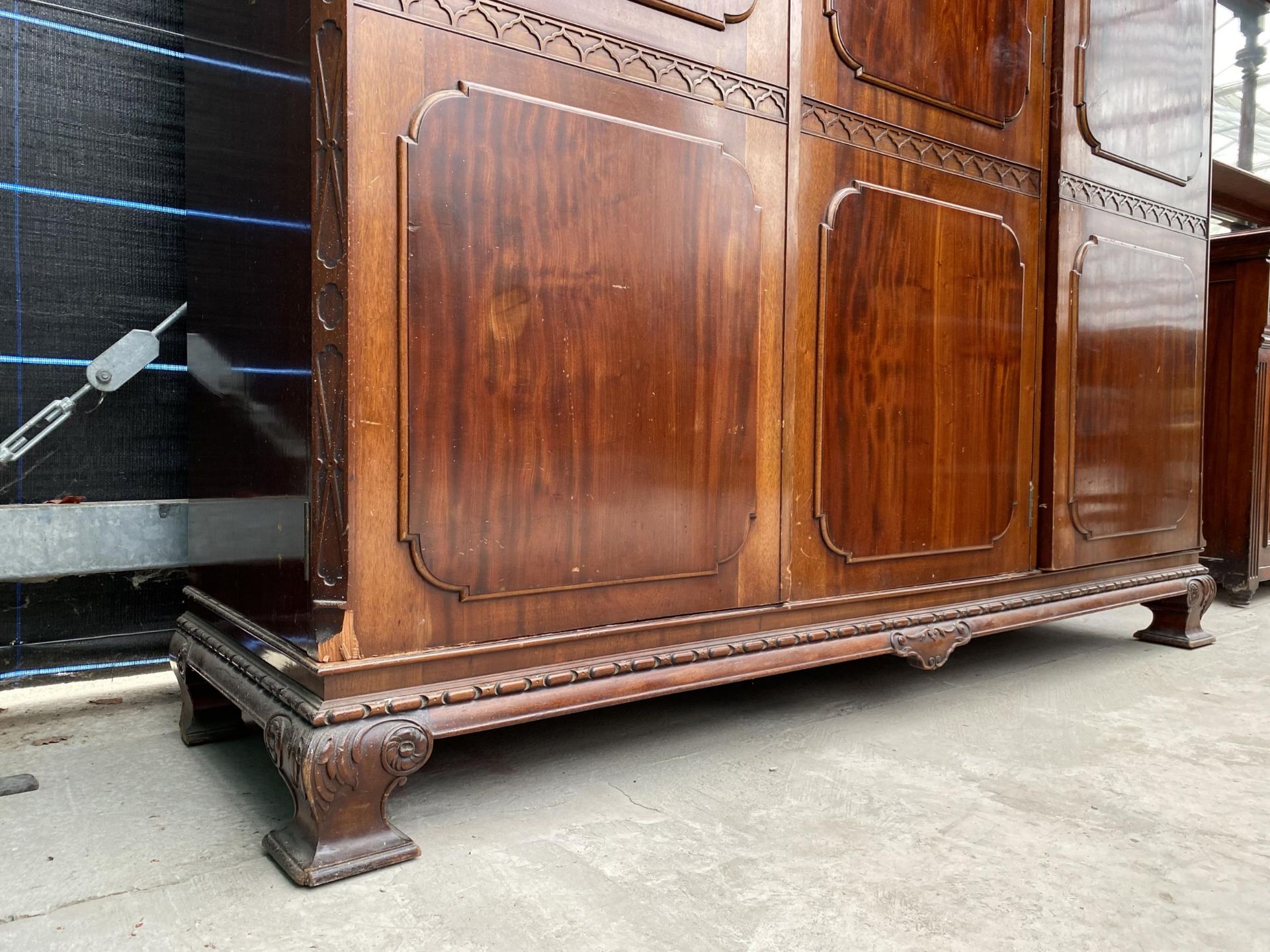 AN EDWARDIAN MAHOGANY 'CHIPPENDALE' STYLE TRIPLE WARDROBE ENCLOSING HANGING COMPARTMENTS, FIVE - Image 3 of 14