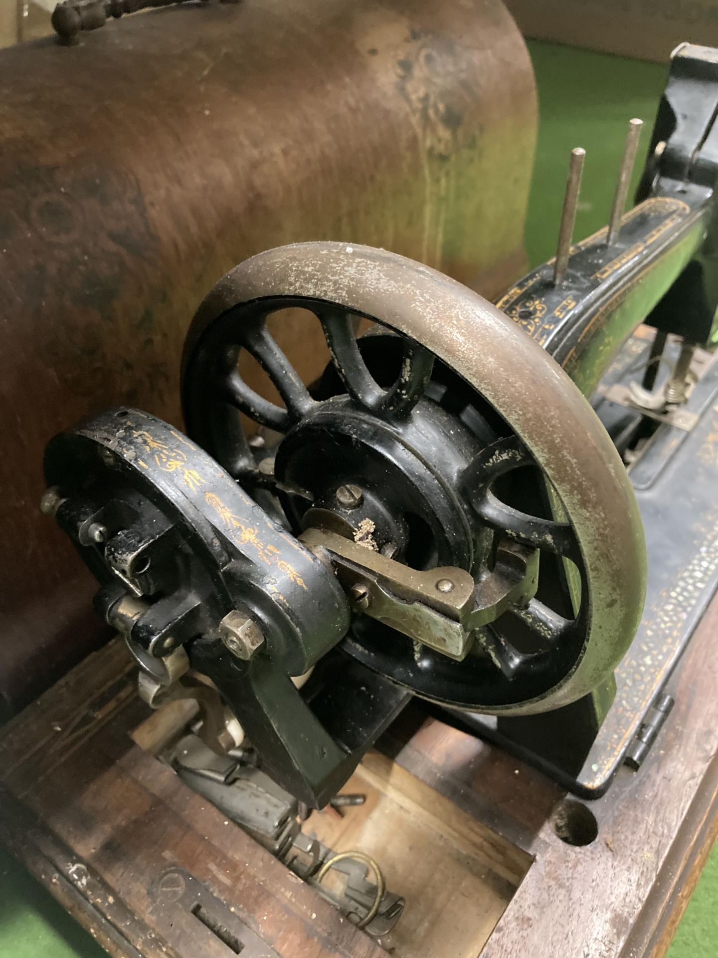 A VINTAGE HAND WIND SEWING MACHINE WITH DECORATED CASE - Image 2 of 4