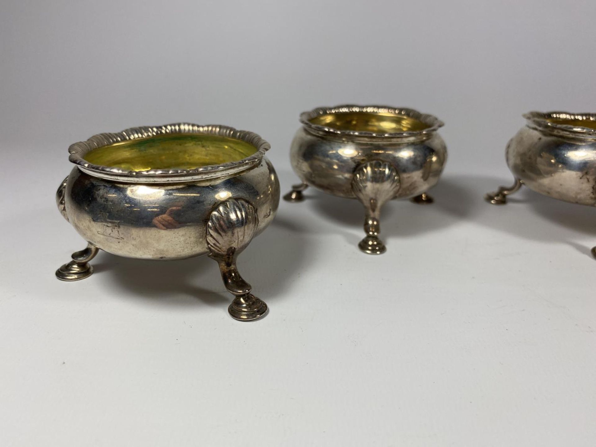 A SET OF FOUR GEORGE II SALT CELLARS ON HOOF FEET, DATES TO LONDON, 1752, TOTAL WEIGHT 392G - Image 2 of 6