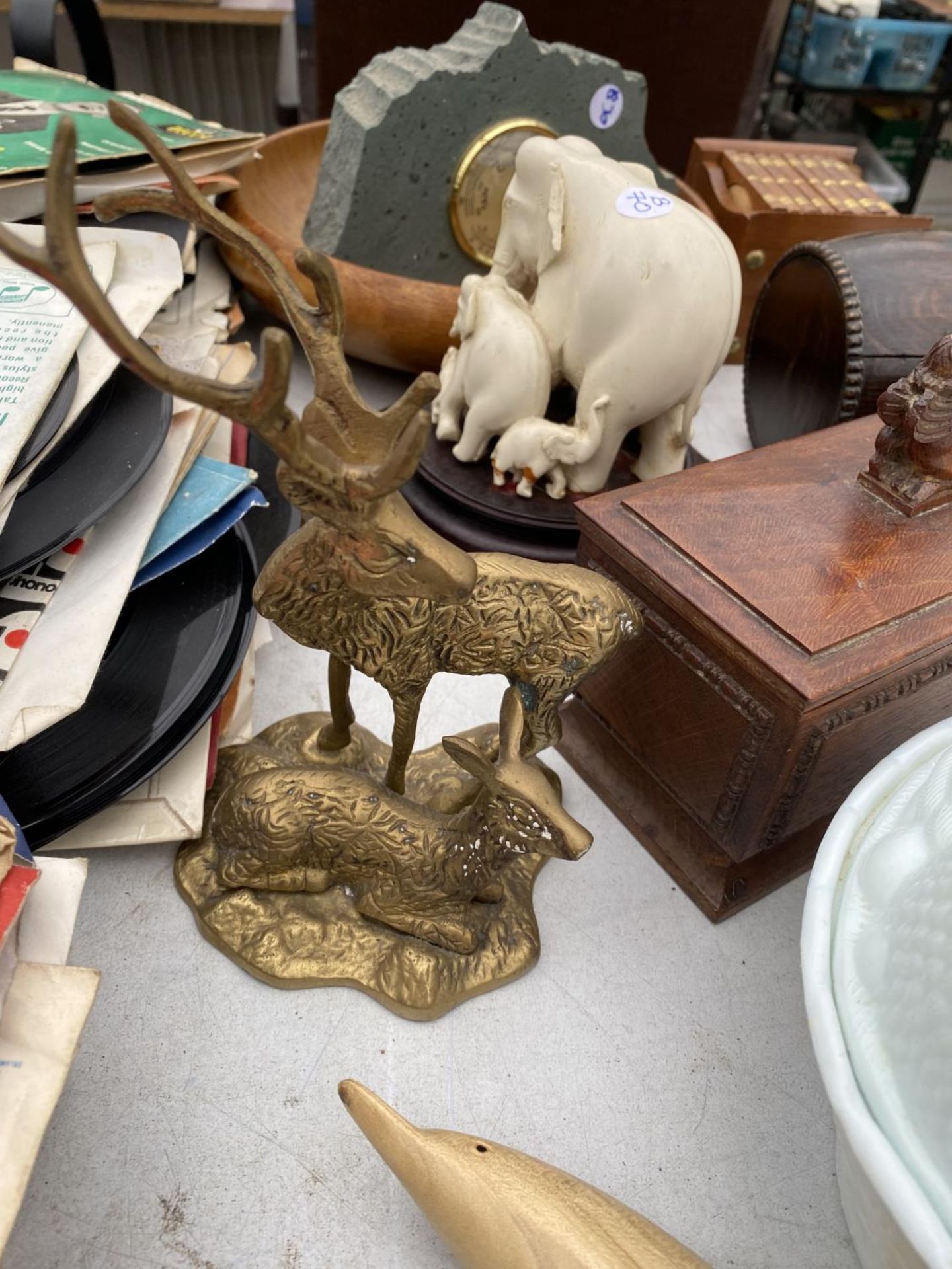 AN ASSORTMENT OF ITEMS TO INCLUDE A BRASS DEER, A TRINKET DISH AND A BAROMETER ETC - Image 3 of 8