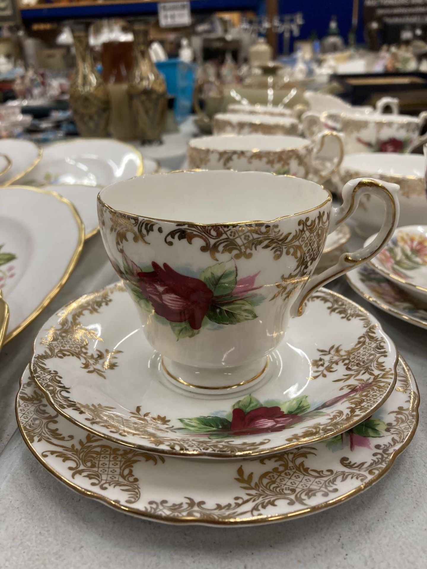 A QUANTITY PARAGON 'COUNTRY LANE' CUPS, SAUCERS AND SIDE PLATES PLUS PARAGON CUPS, SAUCERS, SIDE - Image 3 of 5