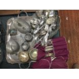 A QUANTITY OF SILVER PLATED ITEMS TO INCLUDE A TRAY, HANDLED BASKET BOWL, SALTS, ETC PLUS A LARGE